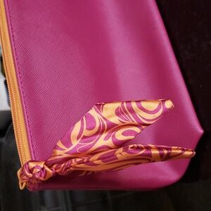 Makeup bag, easy to clean, brand new